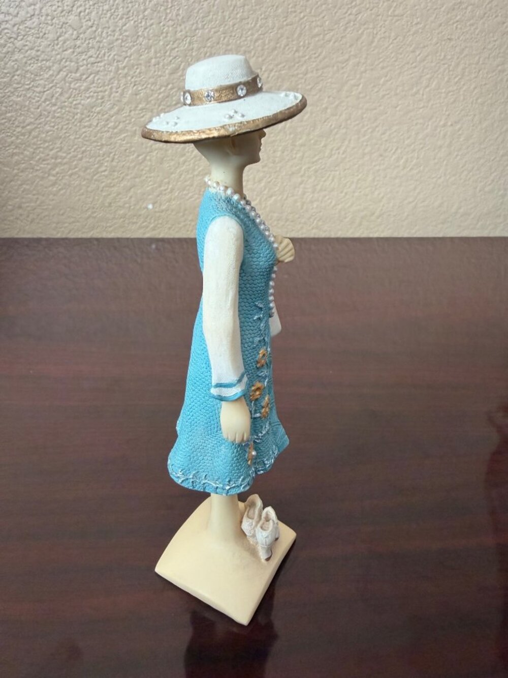 Vintage Women of the World Lady Elizabeth of London Resin Figurine 5.5" - Picture 12 of 12